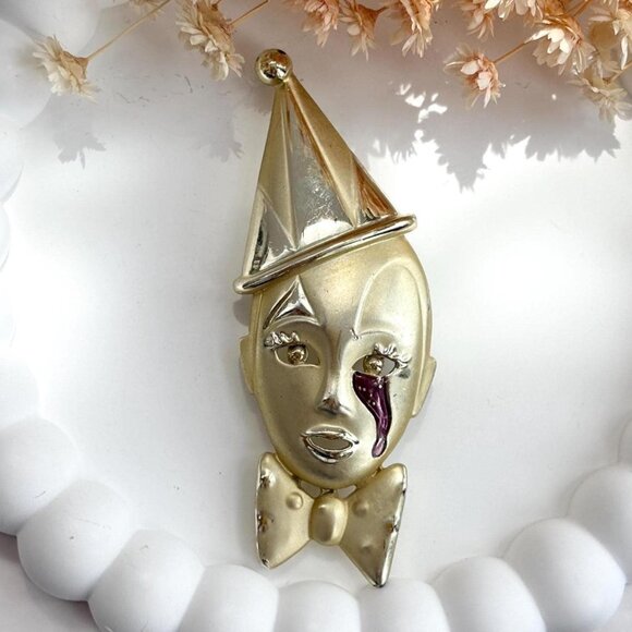 Weeping Gold Toned Clown With Purple Tear Matte Polished Vintage Brooch Pin - Picture 1 of 10